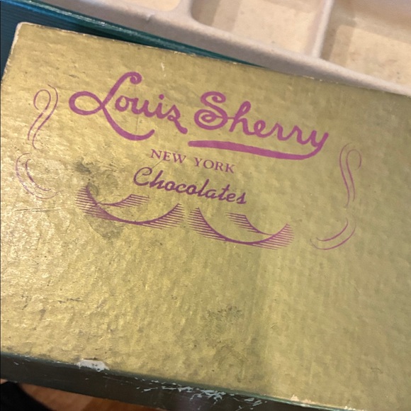 Assorted Women's Vintage Jewelry Collection in Louis Sherry Chocolates box - Picture 8 of 8